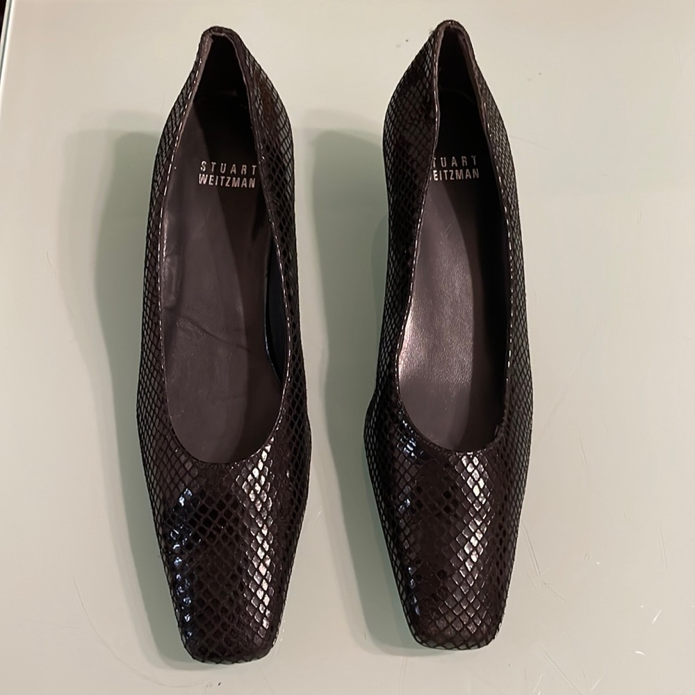 Stuart Weitzman black short heel vintage women’s shoe. Patent and suede leather.